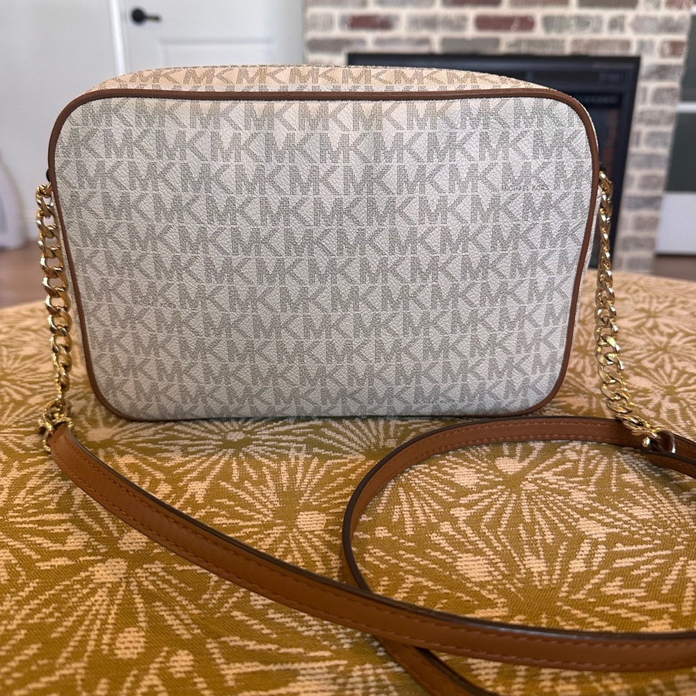 Michael Kors Cream and Tan Crossbody Bag - Picture 3 of 10